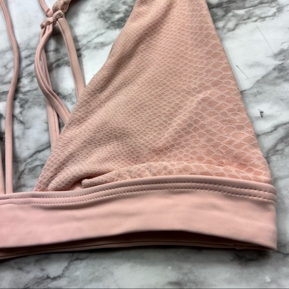 ❤️ Beach Bunny Larson Blush High Apex Halter Bikini Top - Picture 7 of 14